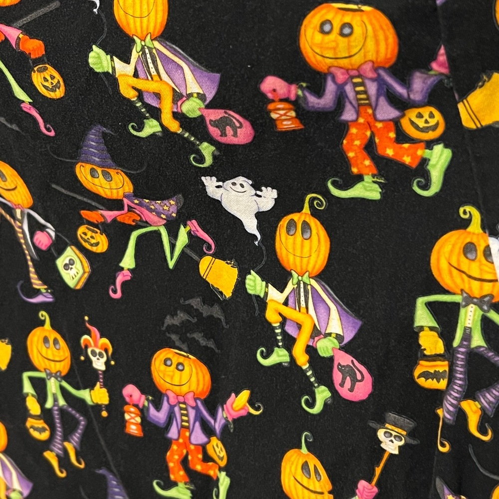 Sz M Halloween Ghost Pumpkin Trick or Treaters scrub top - Picture 11 of 12